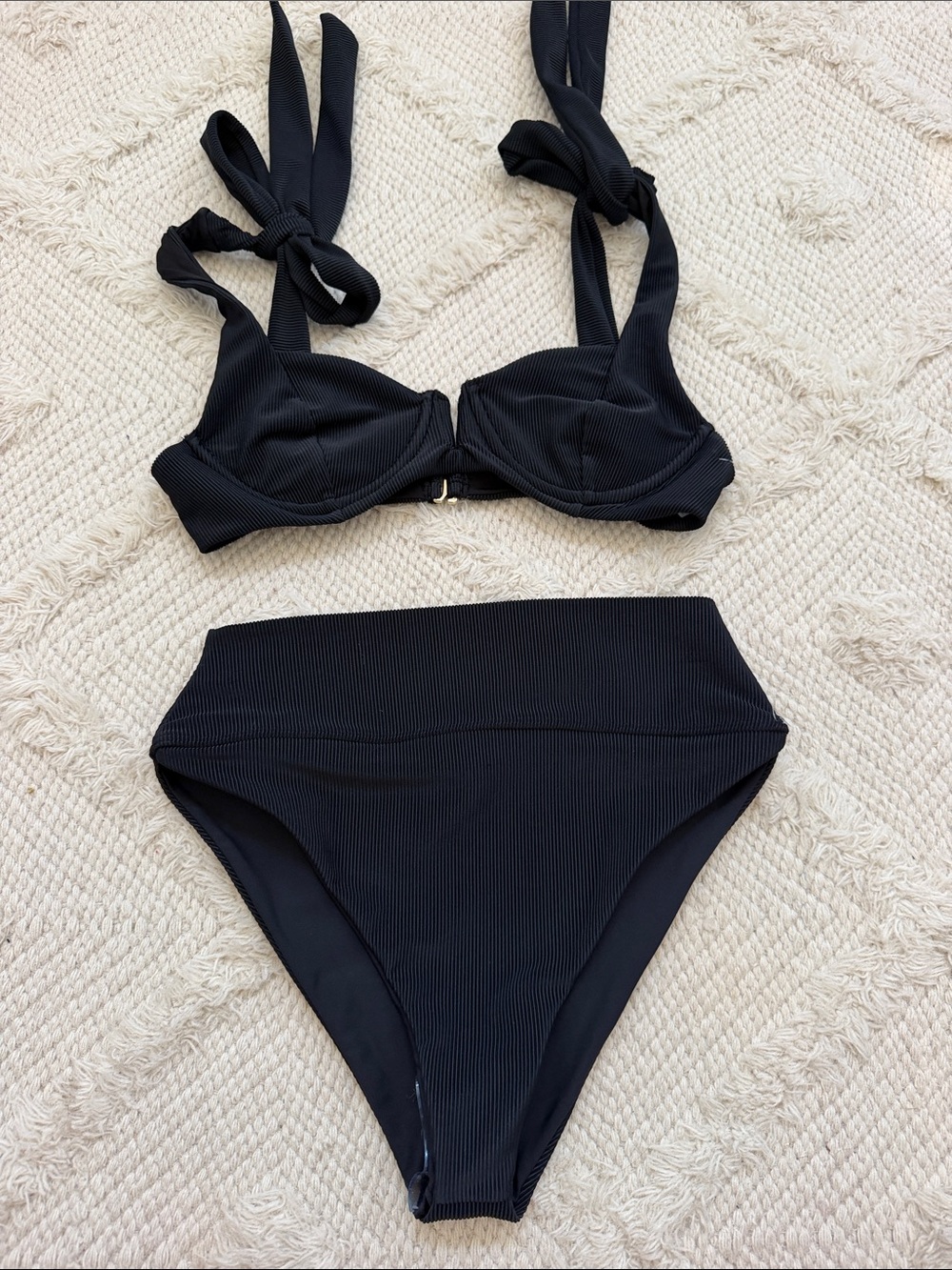 New Beach Riot Bikini Set - Picture 2 of 3